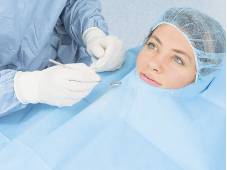 EURONDA Chirurgická operační rouška s U samolepícím výřezem na obličej, 15ks/bal, 75x90cm 270211